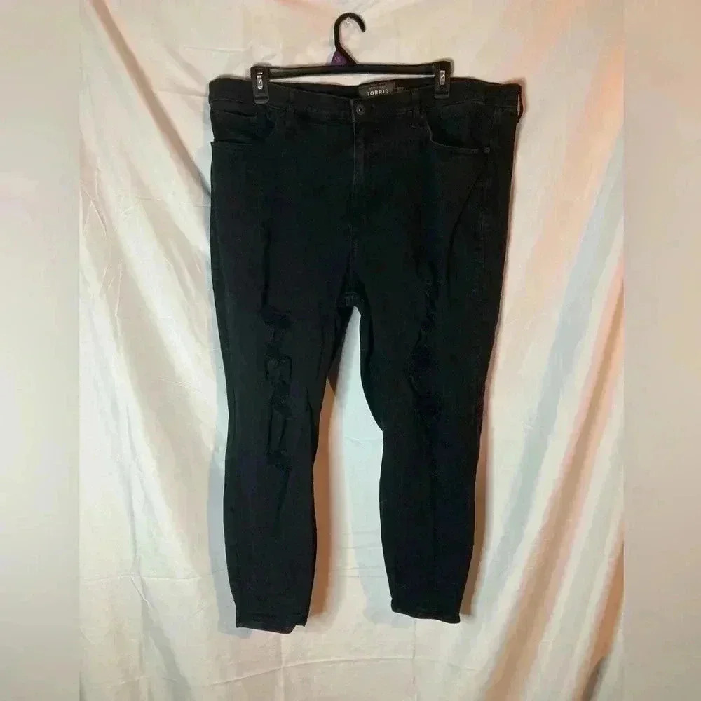 Torrid black‎ distressed jeans